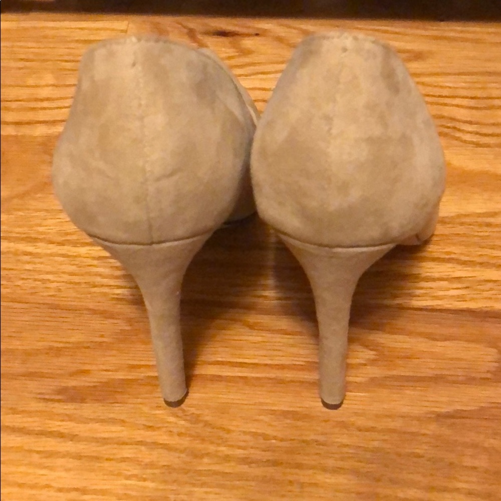 Lightly used nude heels - Picture 3 of 3